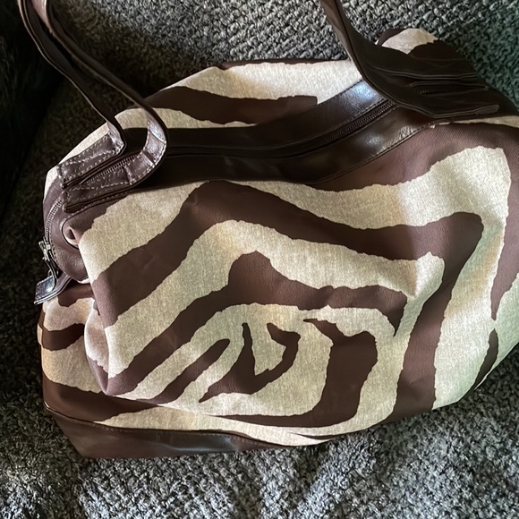 Brown Zebra Tote 🦓 - Picture 3 of 12